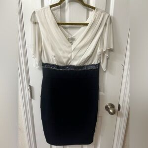 Enfocus Studio Size 6 Navy and White Dress with Beaded Detail around Waist